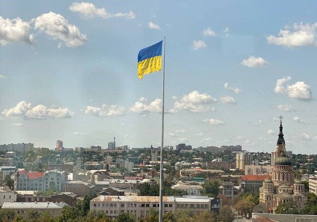 У Харкові замінили полотнище прапора на найвищому флагштоці в Україні. 