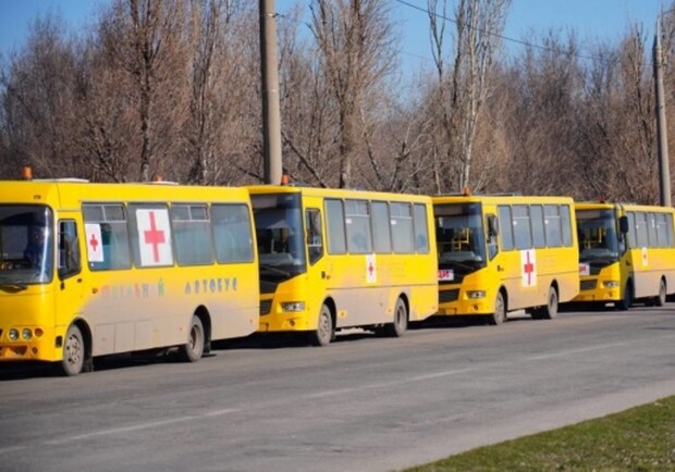 У российских военных просят четыре "зеленых коридора" для эвакуации мирных людей на Харьковщине. 