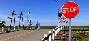 Під Харковом тимчасово закрили залізничний переїзд