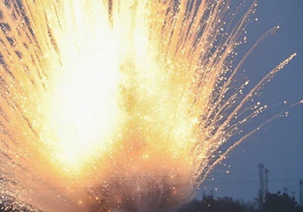 Россияне обстреляли Слатино фосфорными снарядами: сгорели не менее 6 домов. 