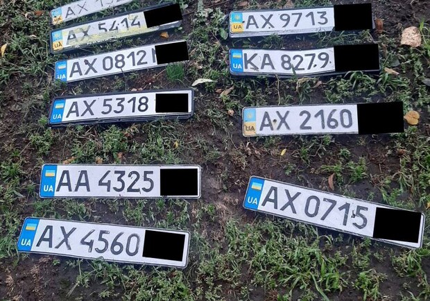 У Харкові шукають власників загублених автомобільних номерів. 