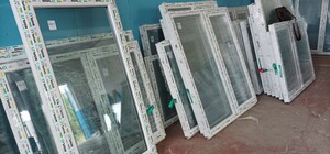 В Чугуевской громаде жильцам пострадавших домов выдают пластиковые окна