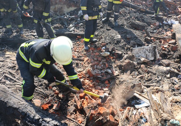 Удар по общежитию на Салтовке: под завалами нашли тело переселенки 