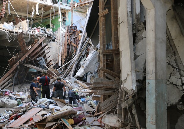Спасатели завершили разбор завалов общежития в Слободском районе Харькова 