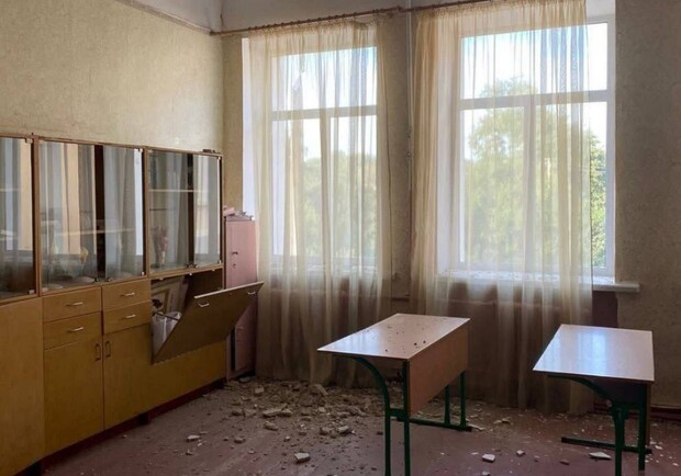 Россияне обстреляли школу в Новобаварском районе Харькова. 