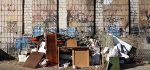 Киевлян просят сообщать о кучах крупногабаритного мусора у домов