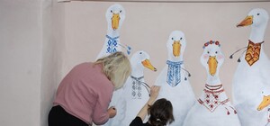 У Дніпрі діти розмальовують укриття (фото)