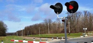 У Дніпрі тимчасово перекриють рух через залізничний переїзд  