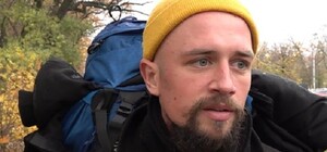 Збирає гроші для медичного батальйону: актор йде пішки зі Львова до Харкова