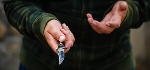 У Києві чоловік інсценував розбійний напад, щоб вкрасти гроші