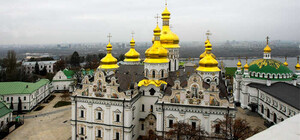 СМИ распространяют видео, как в Киево-Печерской Лавре читали молитву о России