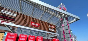 После ракетной атаки: в Фонтанке частично открыли торговый центр 