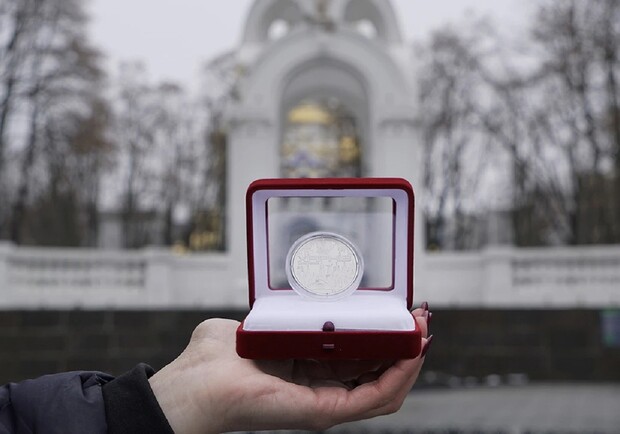 Нацбанк презентовал памятную медаль, посвященную Харькову. 
