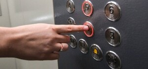 В Киеве у беременной женщины начались роды в заблокированном лифте