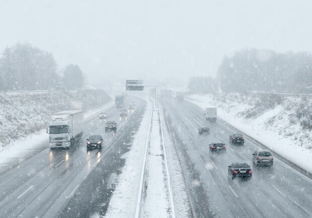 Погіршення погоди на Харківщині: водіїв просять бути пильними на дорогах - фото: Харківський вимір