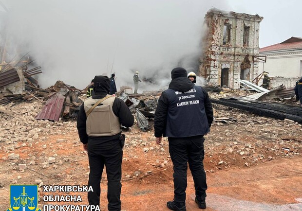 Оккупанты полностью разрушили двухэтажное здание в Купянске 