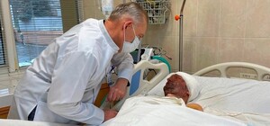 Волонтеры нашли семью тяжелораненого бойца из Ровенщины, которого спасают в Днепре