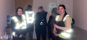 На Оболоні зловмисники намагалися заволодіти квартирою померлої жінки