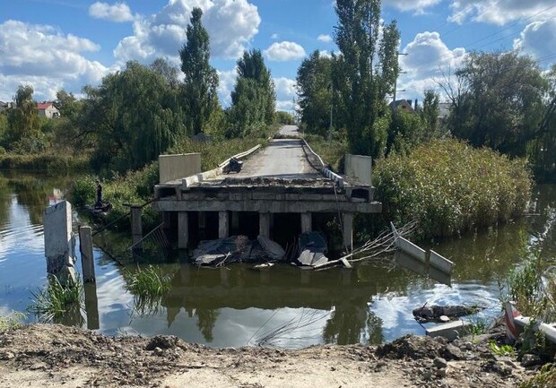 В Харьковской области восстанавливают стратегически важный мост. 