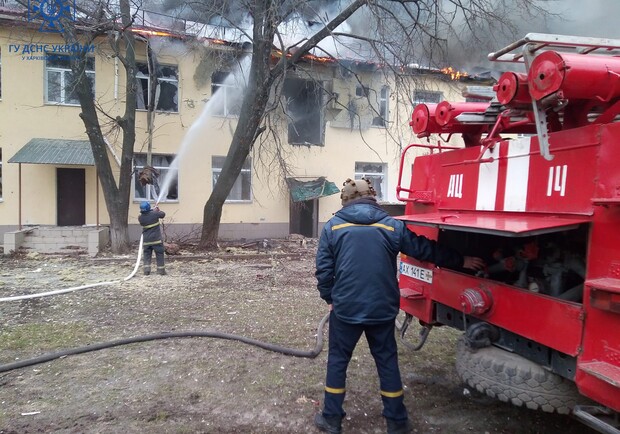 На Харьковщине почти три часа тушили пожар в лицее