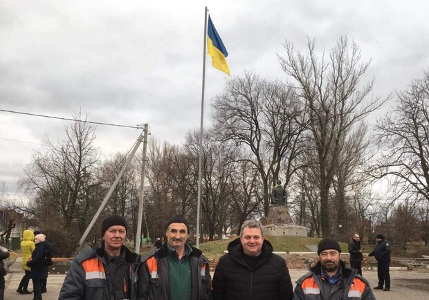 В Барвенково подняли украинский флаг 
