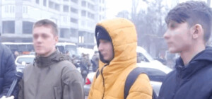 Подростки в Броварах помогали спасать детей в месте падения вертолета