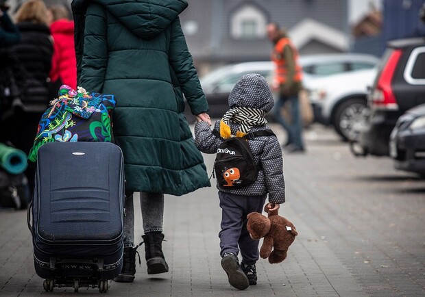 На Харківщині евакуювали людей із трьох районів: як виїхати. 