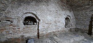 Рядом с Софийским собором раскопали подземные ходы - фото