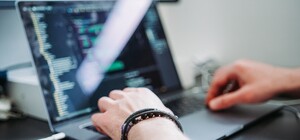 В Одессе российская IT-компания присваивала деньги и имела доступ к секретным данным 