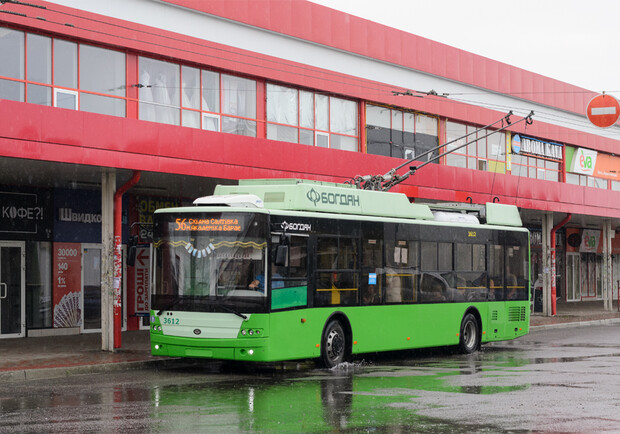 Троллейбусы и автобусы будут снова доезжать до станции метро "Академика Барабашово". 