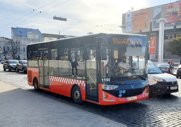 В Харькове не работает метро и наземный электротранспорт, автобусы курсируют по схеме блек-аута. 
