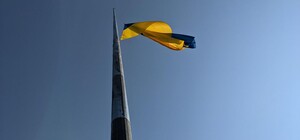 У Харкові на якийсь час знімуть прапор із флагштока в центрі: у чому причина
