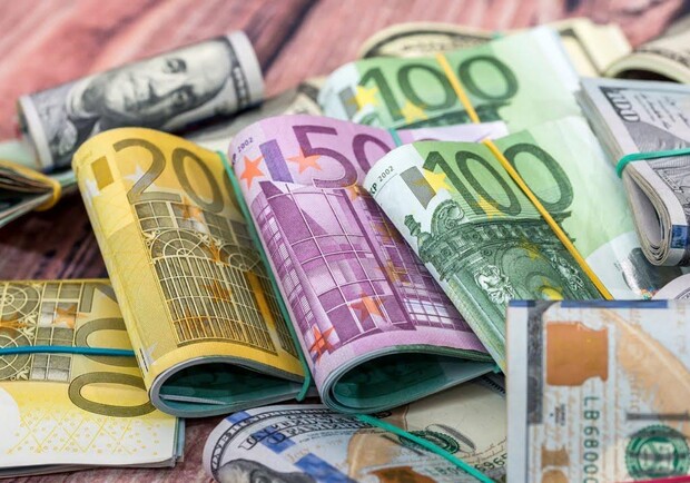 Курс валют в Украине 27 марта 2023: сколько стоит доллар и евро. 
