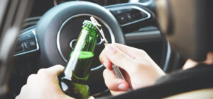 В Киеве пьяный отец забрал сына из детского сада, сел за руль и поехал кататься