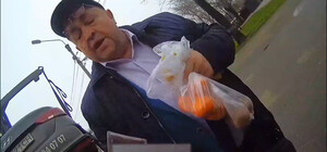 На Подолі автохам із посвідкою Генпрокуратури вилаяв інспектора з паркування