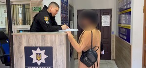 В Одессе женщина заставляла девятилетнего сына попрошайничать: ей грозит тюрьма