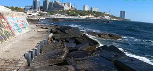 В Аркадии размыло набережную