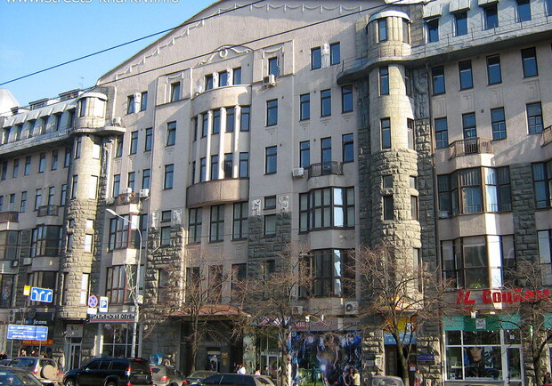У Харкові продають будинки російського банку. 