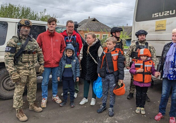 На Харківщині евакуювали всіх дітей із чотирьох прифронтових громад. 