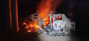 В Днепре авто влетело в столб: два человека сгорели заживо