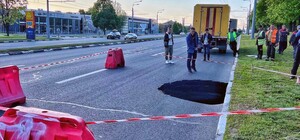 В Харькове устраняют провал на дороге: как курсируют троллейбусы №5 и №6