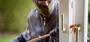 Одесситы вернулись домой и нашли домушника: вор прыгнул с четвертого этажа