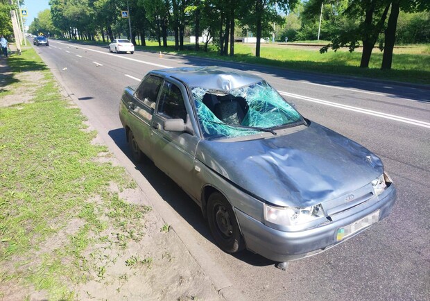 На проспекте Героев Харькова автомобиль сбил маму с сыном. 