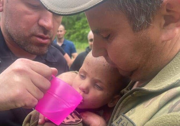 Искали четверо суток: пропавшую в Харьковской области двухлетнюю Виолетту нашли в лесу. 