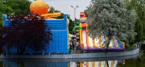 Парк Перемоги незаконно заставили атракціонами