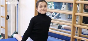 Девочка, которая потеряла ножку во время обстрела Одесской области, выступила на соревнованиях по гимнастике
