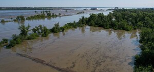 Не ограничились подрывом Каховской ГЭС: РФ затапливает поля в Запорожской области