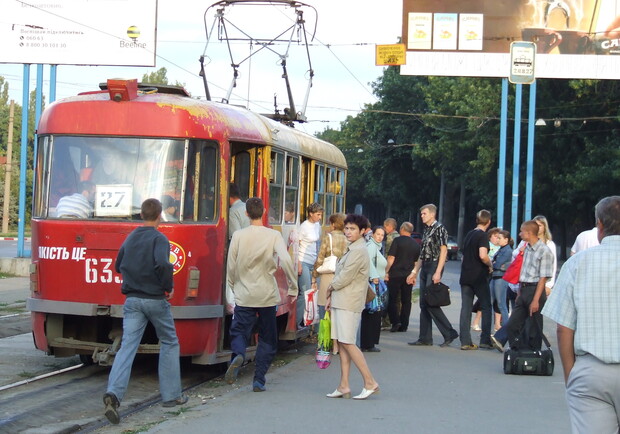 Фото kp.ua. Трамваи временно будут объезжать ремонтируемую часть города.