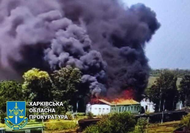Россияне обстреляли железнодорожную станцию в Харьковской области. 