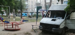 В Днепре местные жалуются на заброшенную детскую площадку